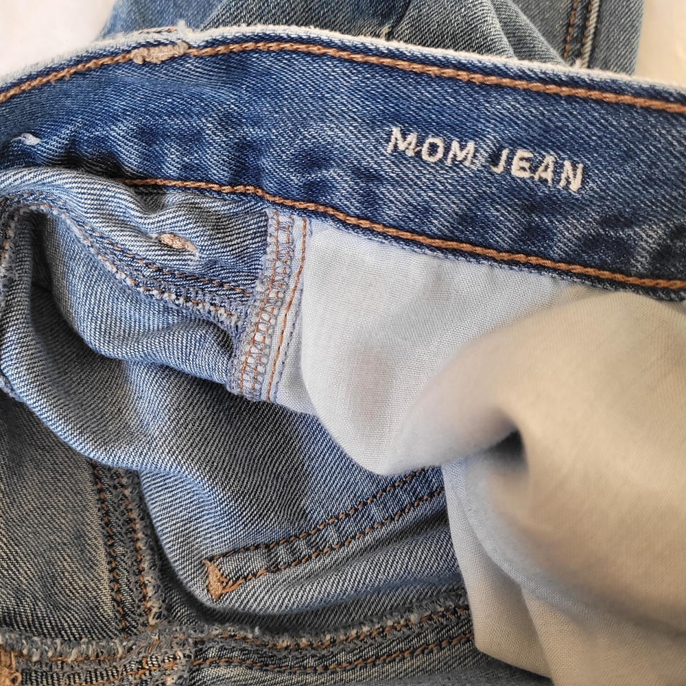 American Eagle Size 2 Blue Denim Mom Jeans - Picture 5 of 6